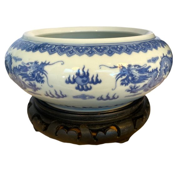 BEAUTIFUL BLUE AND WHITE ASIAN THEMED LARGE ROUND CERAMIC BOWL ON STAND (EUC) - Picture 3 of 9